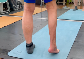 足首の可動域制限によって、大きな筋力差がある