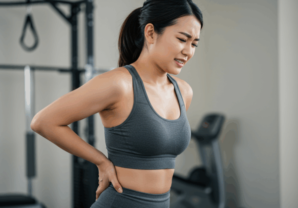間違った運動で腰が痛くなる女性